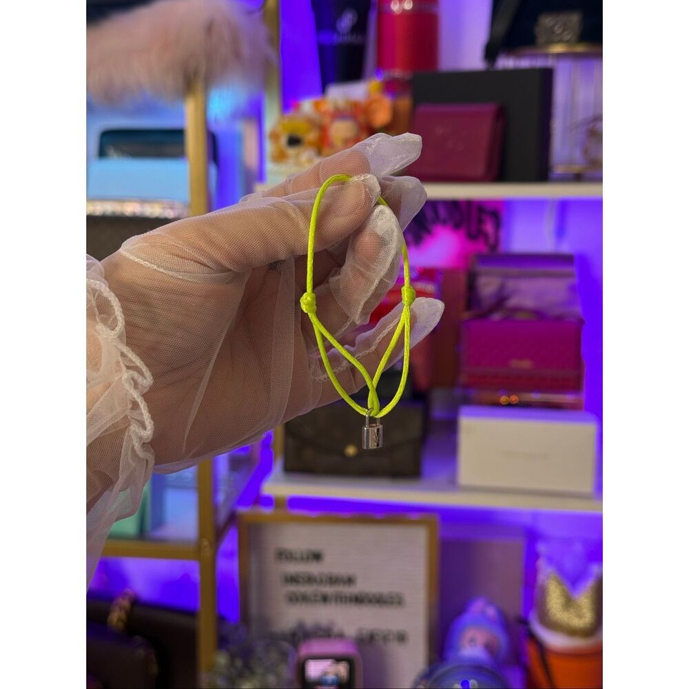 LOUIS VUITTON Lockit 925 silver Lock Neon Bracelet - Picture 8 of 8
